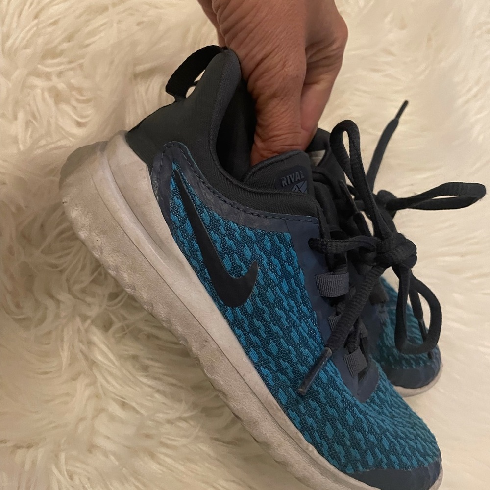 Sz 11 toddler NIKE SHOES GREAT BARELY WORN